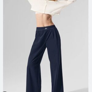 Alo yoga suit up trouser size small NWT